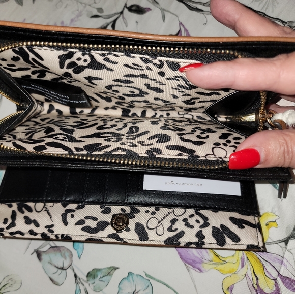 Nwt Jessica Simpson wallet large Sherpa Leather - Picture 3 of 3